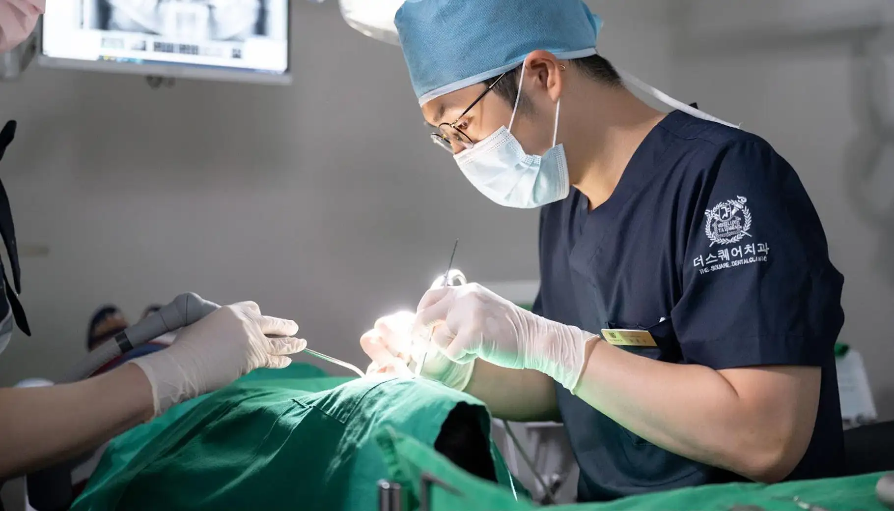 더스퀘어치과 복구치료 임플란트 임플란트 재수술